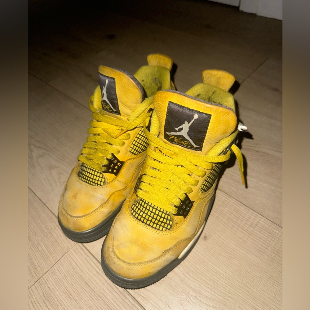 Jordan 4 lightning
